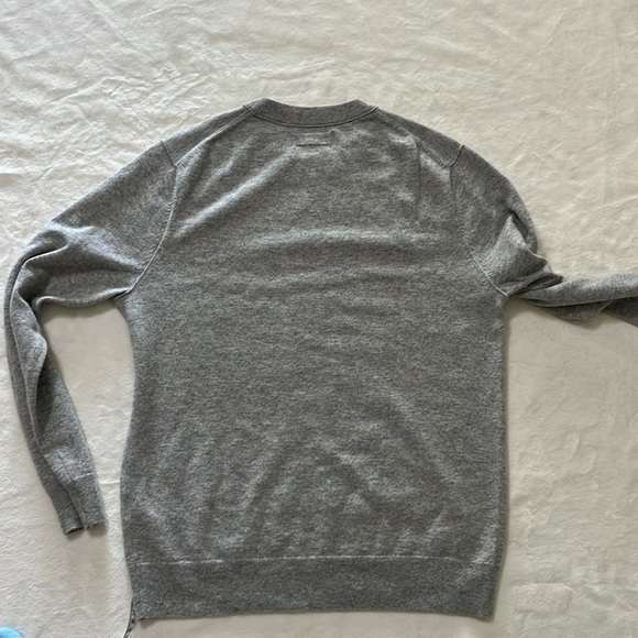 Banana Republic Men's Light Gray Crewneck Sweater - Picture 7 of 8